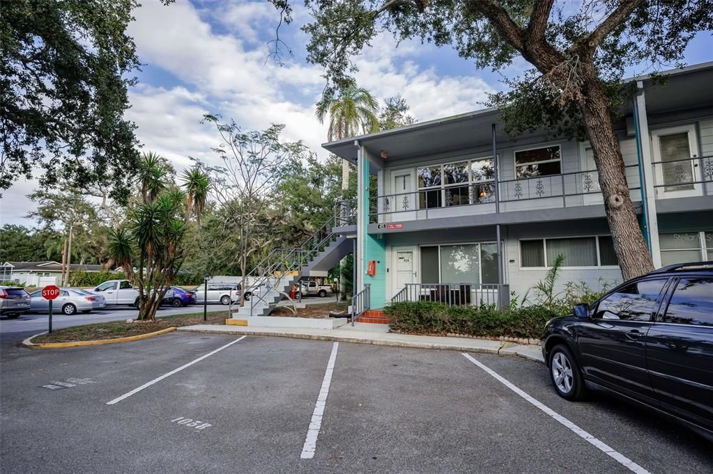 For Sale: $117,000 (2 beds, 2 baths, 875 Square Feet)