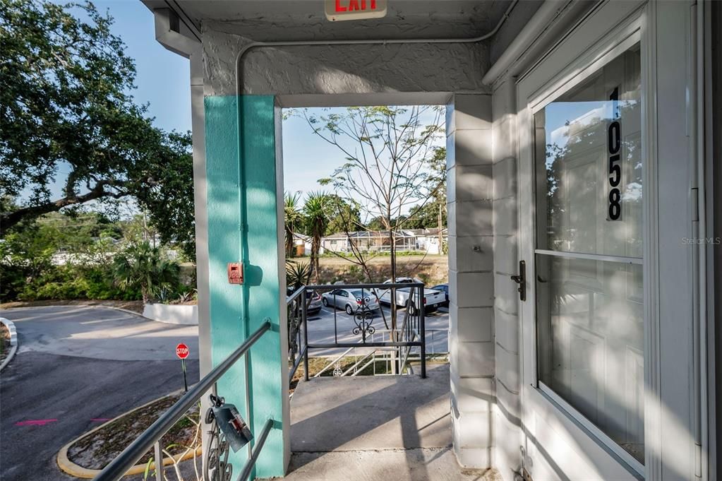 For Sale: $117,000 (2 beds, 2 baths, 875 Square Feet)