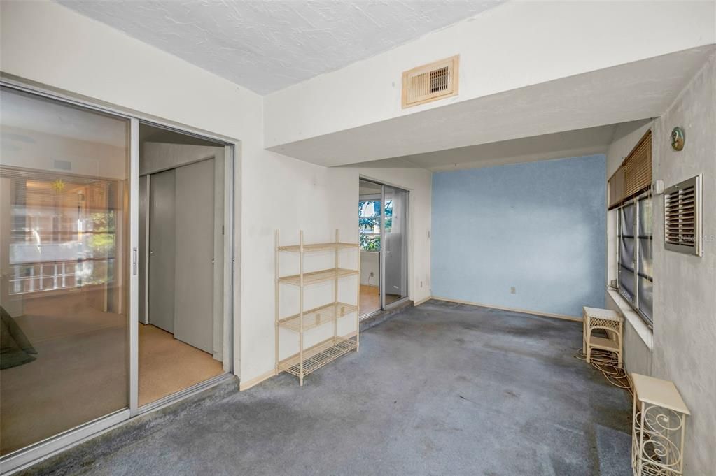 For Sale: $117,000 (2 beds, 2 baths, 875 Square Feet)