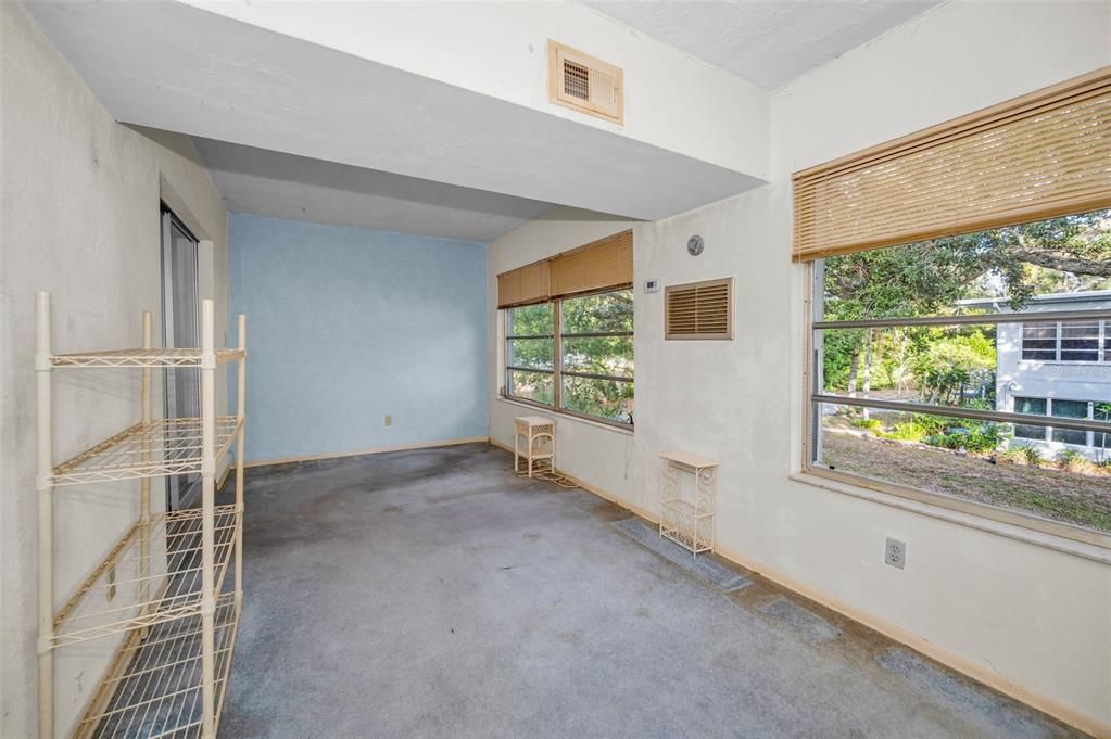 For Sale: $117,000 (2 beds, 2 baths, 875 Square Feet)