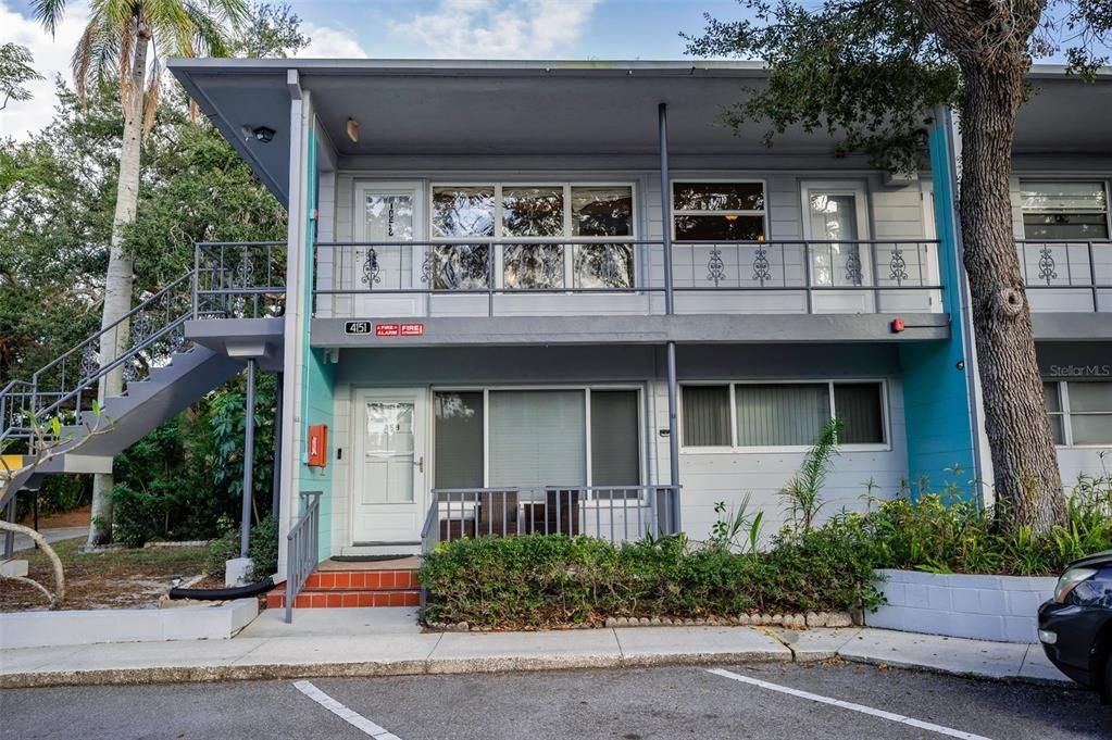 For Sale: $117,000 (2 beds, 2 baths, 875 Square Feet)