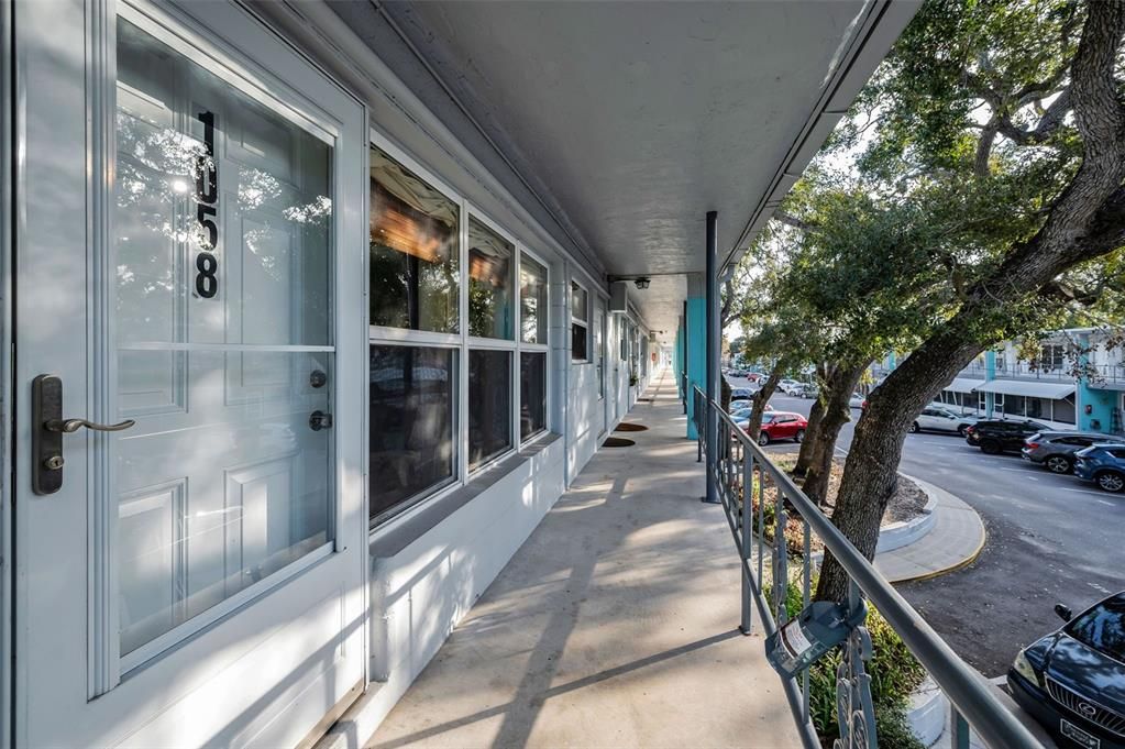 For Sale: $117,000 (2 beds, 2 baths, 875 Square Feet)