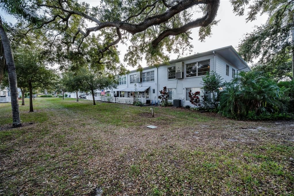 For Sale: $117,000 (2 beds, 2 baths, 875 Square Feet)