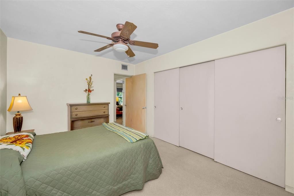 For Sale: $117,000 (2 beds, 2 baths, 875 Square Feet)