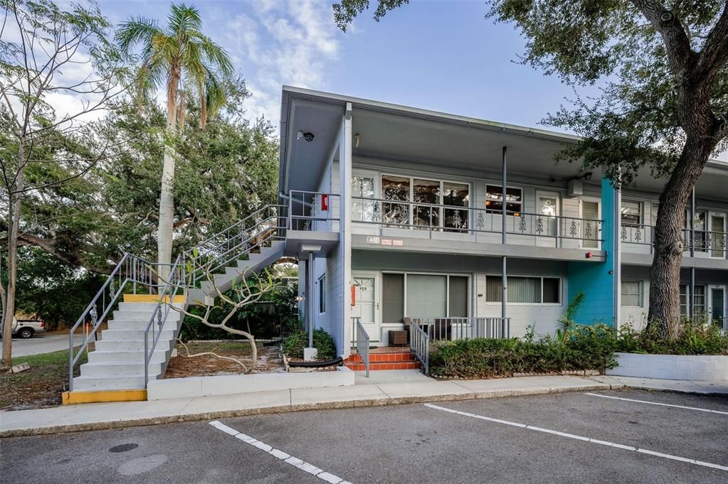 For Sale: $117,000 (2 beds, 2 baths, 875 Square Feet)