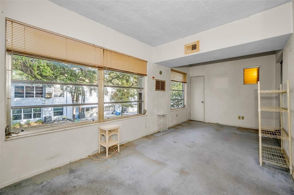 For Sale: $117,000 (2 beds, 2 baths, 875 Square Feet)