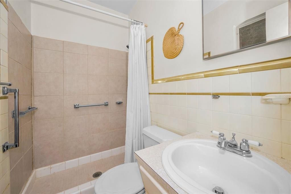 For Sale: $117,000 (2 beds, 2 baths, 875 Square Feet)