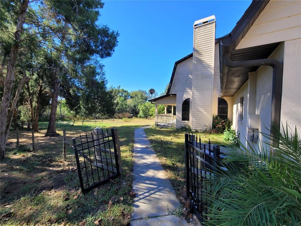 For Rent: $2,650 (4 beds, 3 baths, 1992 Square Feet)