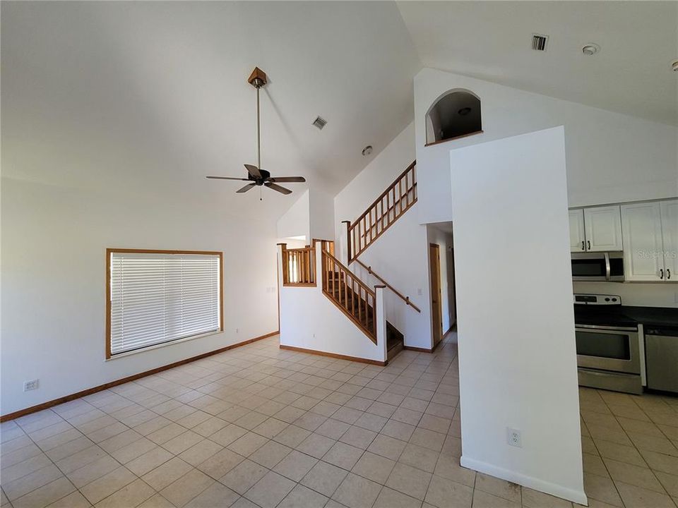 For Rent: $2,650 (4 beds, 3 baths, 1992 Square Feet)