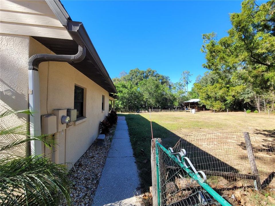 For Rent: $2,650 (4 beds, 3 baths, 1992 Square Feet)