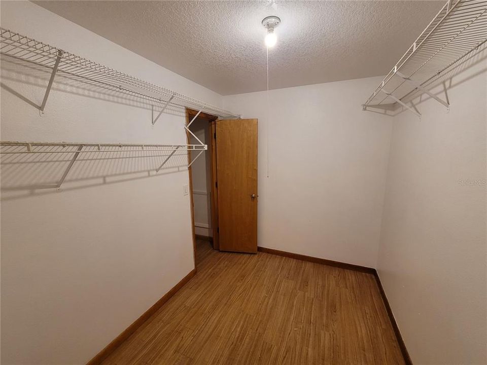 For Rent: $2,650 (4 beds, 3 baths, 1992 Square Feet)