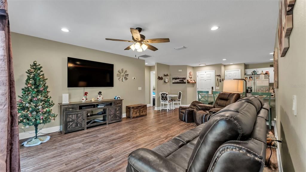 待售: $239,000 (3 贝兹, 2 浴室, 1193 平方英尺)