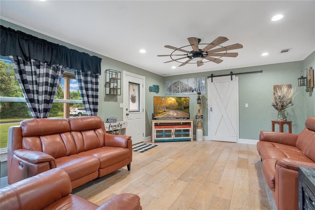 На продажу: $365,000 (3 спален, 2 ванн, 1794 Квадратных фут)