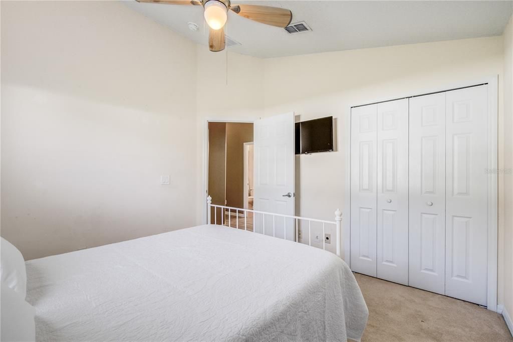 For Rent: $800 (1 beds, 1 baths, 300 Square Feet)