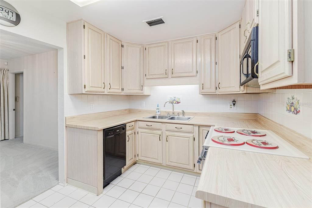 For Sale: $242,500 (3 beds, 2 baths, 1515 Square Feet)