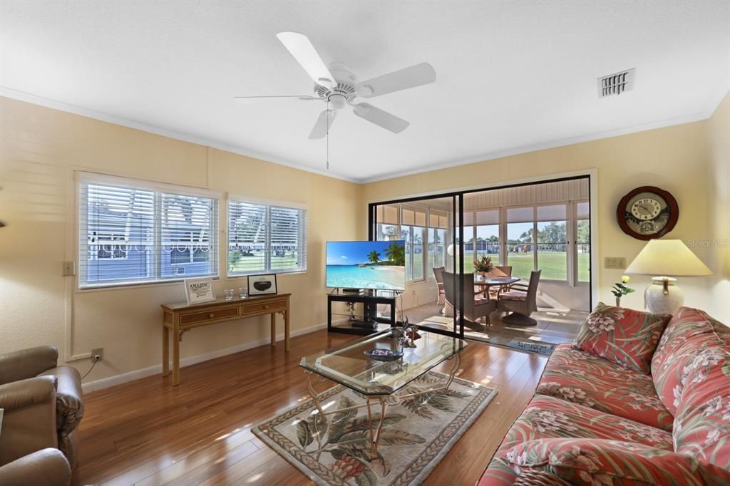 For Sale: $225,000 (2 beds, 2 baths, 1202 Square Feet)