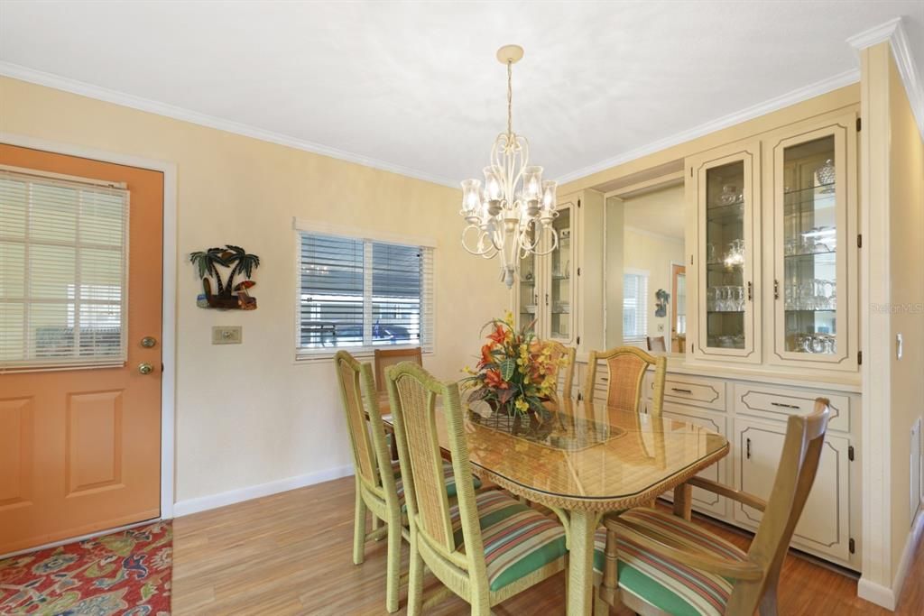 For Sale: $225,000 (2 beds, 2 baths, 1202 Square Feet)