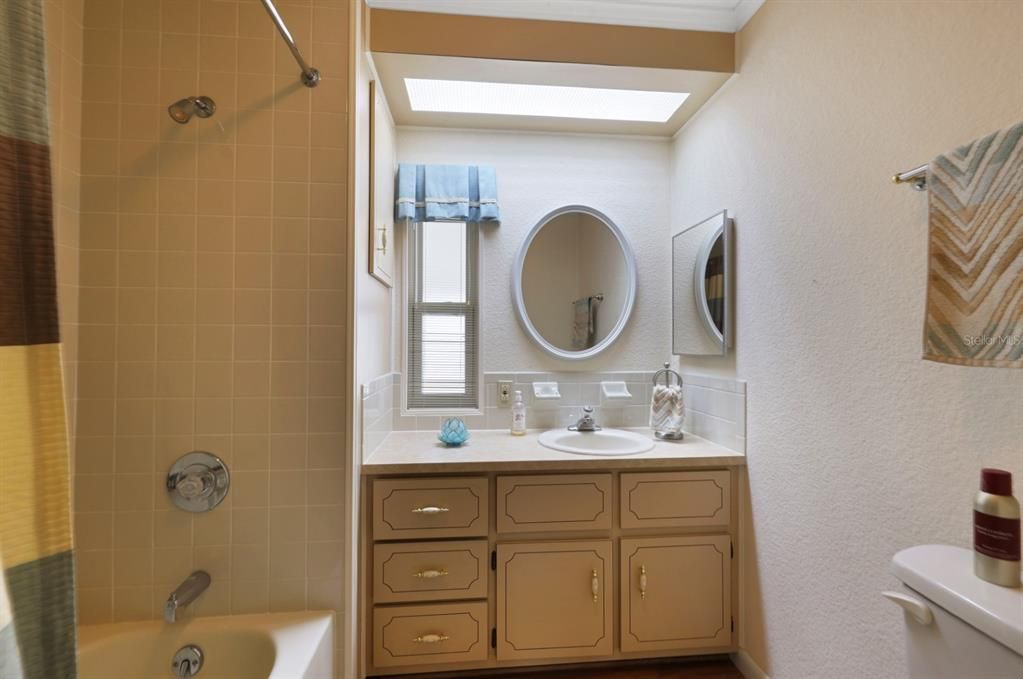 For Sale: $225,000 (2 beds, 2 baths, 1202 Square Feet)