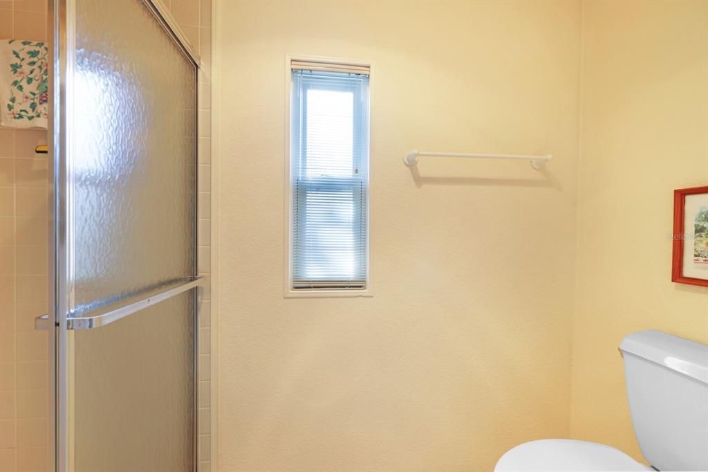 For Sale: $225,000 (2 beds, 2 baths, 1202 Square Feet)