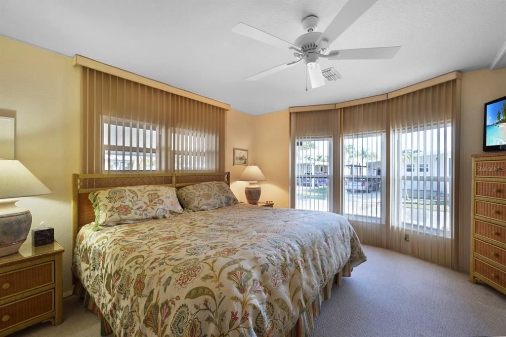 For Sale: $225,000 (2 beds, 2 baths, 1202 Square Feet)