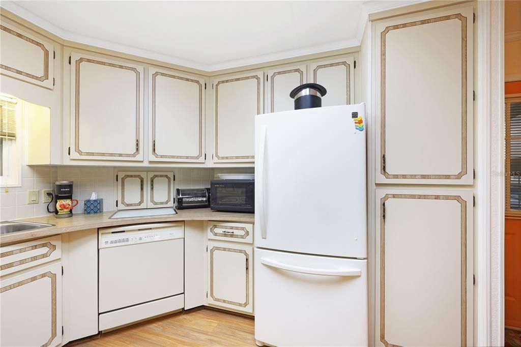 For Sale: $225,000 (2 beds, 2 baths, 1202 Square Feet)