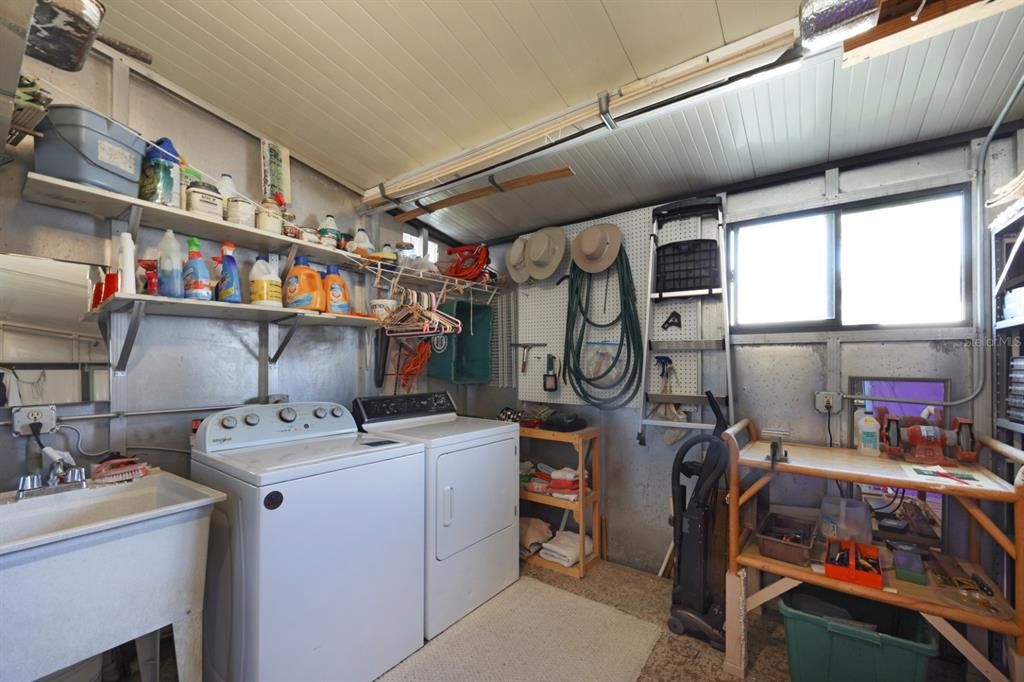 For Sale: $225,000 (2 beds, 2 baths, 1202 Square Feet)