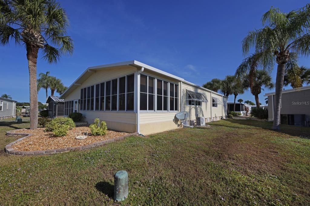 For Sale: $225,000 (2 beds, 2 baths, 1202 Square Feet)