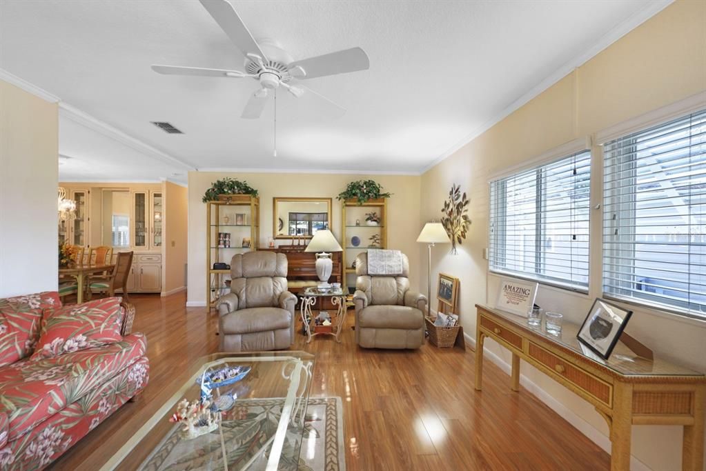 For Sale: $225,000 (2 beds, 2 baths, 1202 Square Feet)