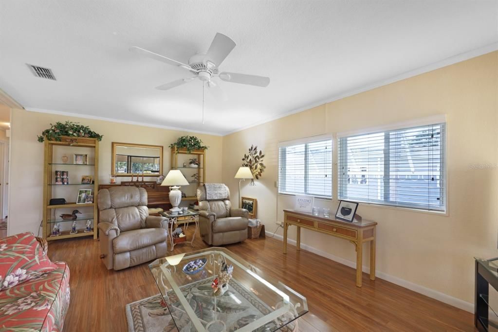 For Sale: $225,000 (2 beds, 2 baths, 1202 Square Feet)