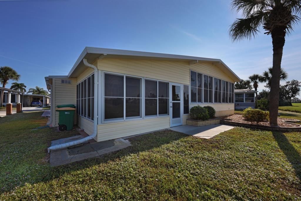 For Sale: $225,000 (2 beds, 2 baths, 1202 Square Feet)