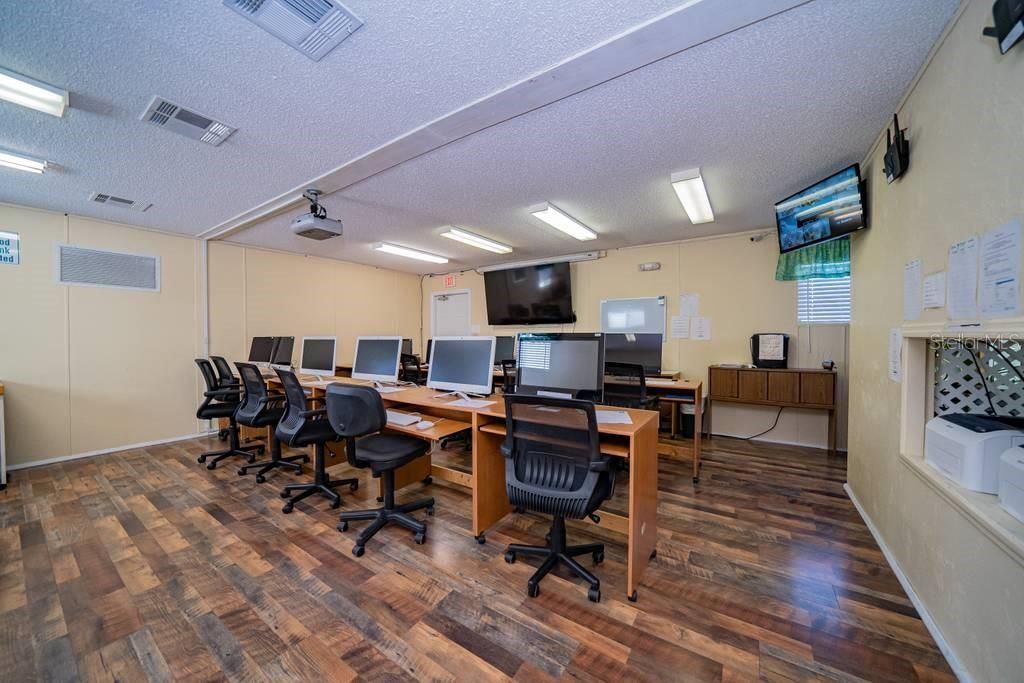 For Sale: $225,000 (2 beds, 2 baths, 1202 Square Feet)