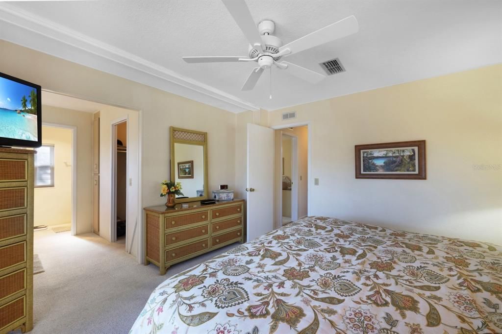 For Sale: $225,000 (2 beds, 2 baths, 1202 Square Feet)