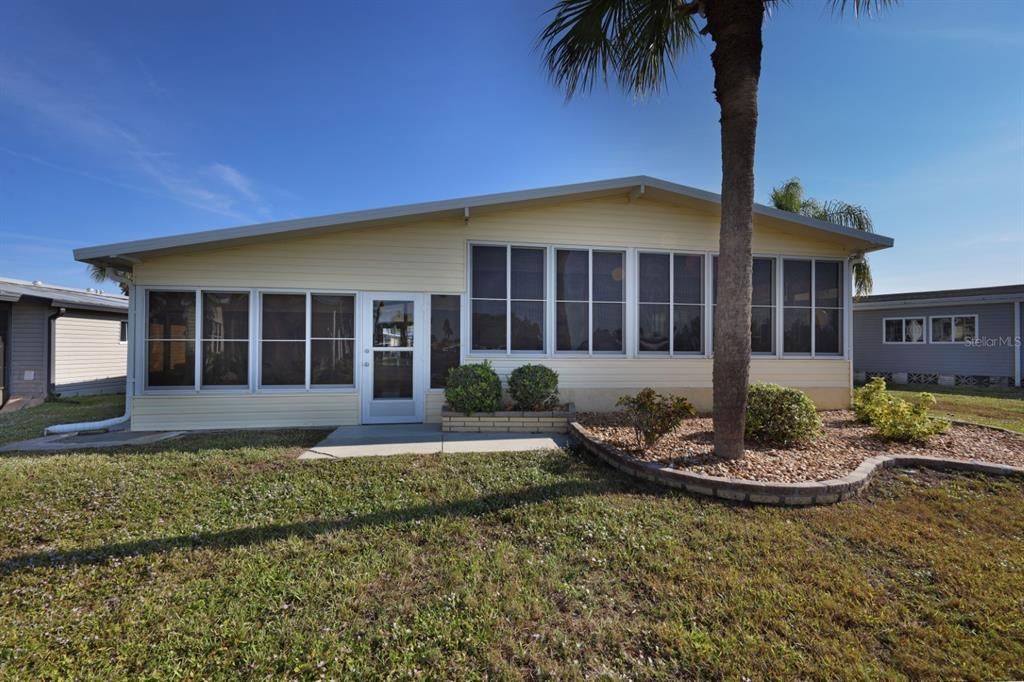 For Sale: $225,000 (2 beds, 2 baths, 1202 Square Feet)