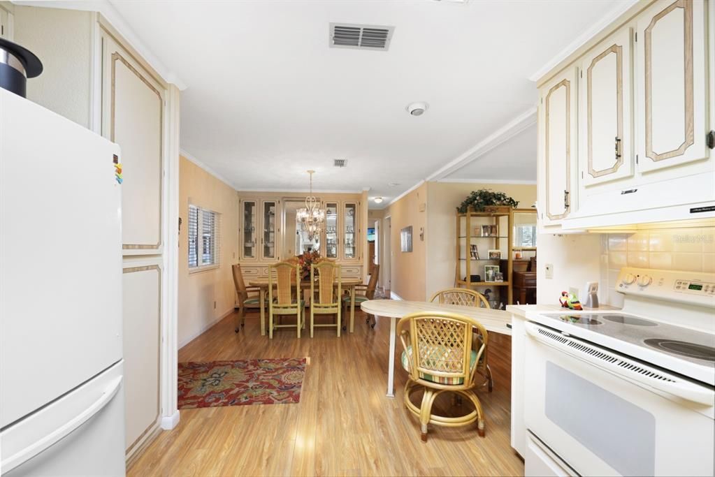 For Sale: $225,000 (2 beds, 2 baths, 1202 Square Feet)