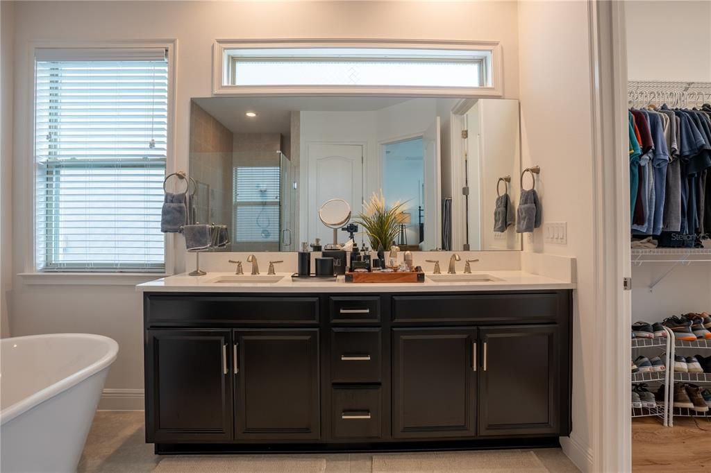 For Sale: $570,000 (4 beds, 2 baths, 2081 Square Feet)