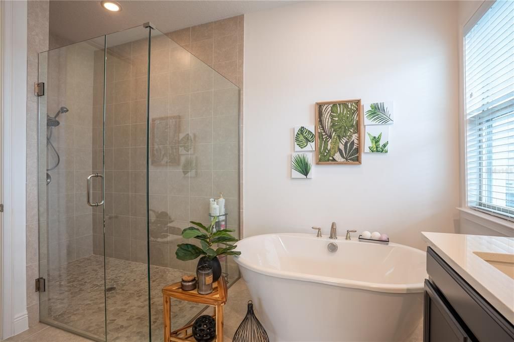 For Sale: $570,000 (4 beds, 2 baths, 2081 Square Feet)