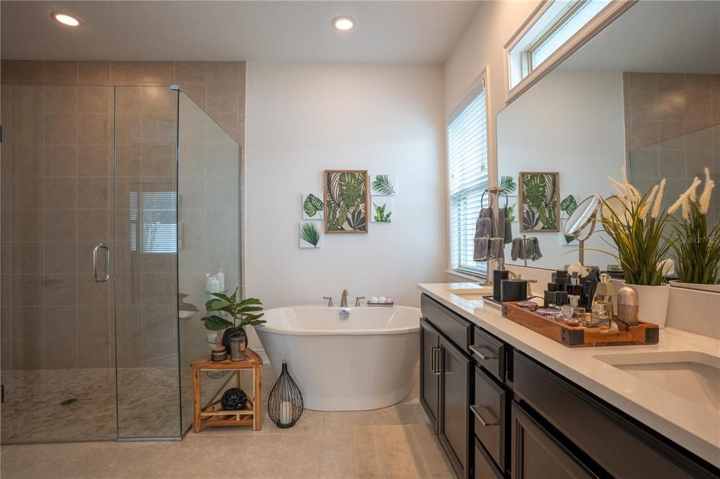 For Sale: $570,000 (4 beds, 2 baths, 2081 Square Feet)