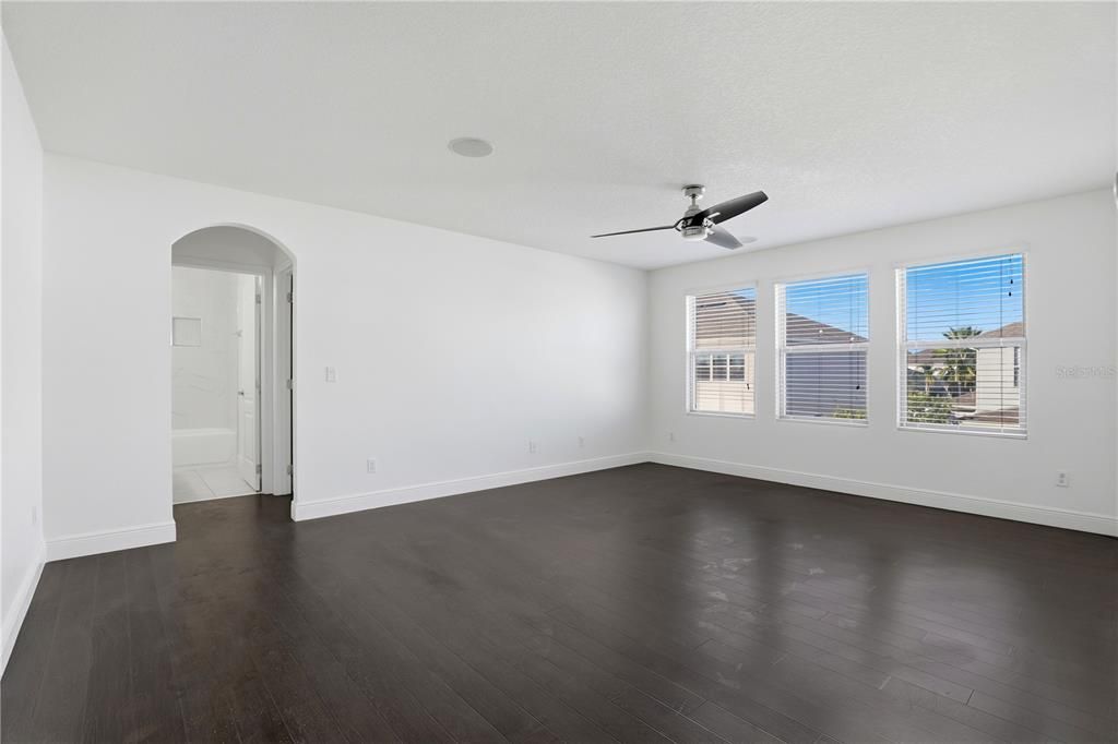 На продажу: $750,000 (4 спален, 3 ванн, 4084 Квадратных фут)