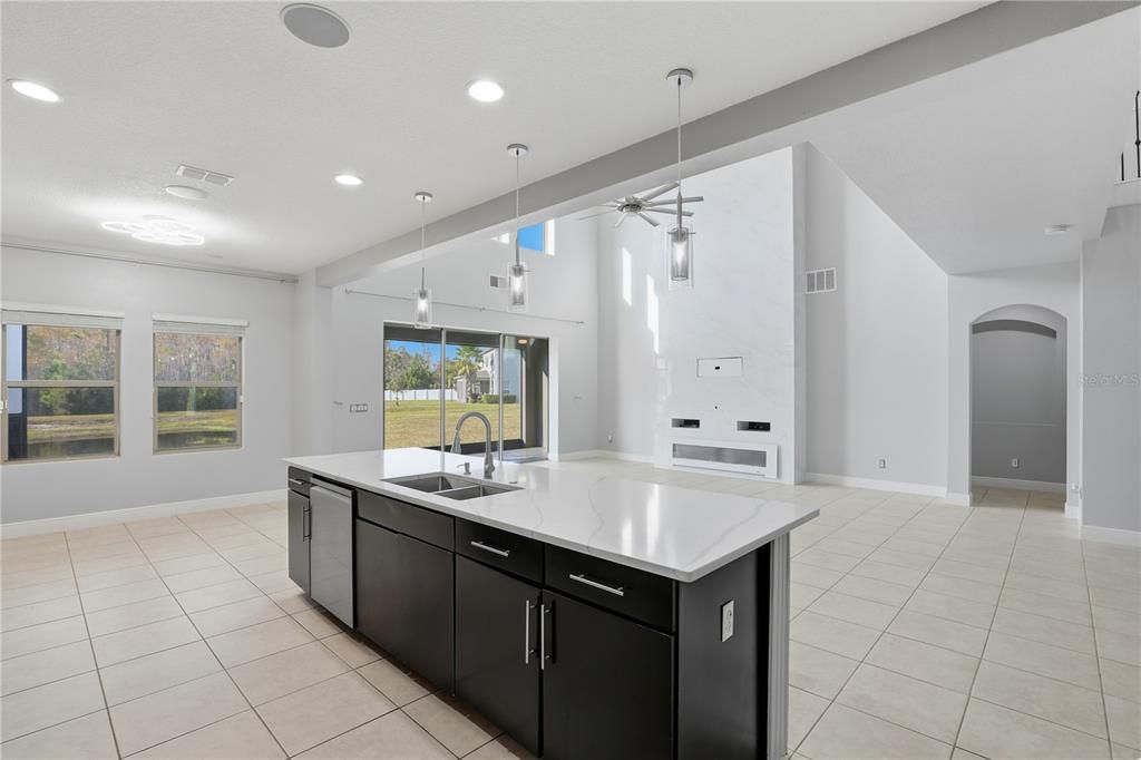 На продажу: $750,000 (4 спален, 3 ванн, 4084 Квадратных фут)