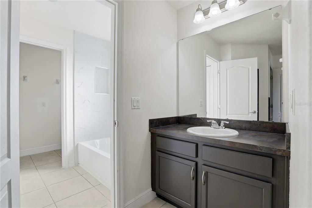 На продажу: $750,000 (4 спален, 3 ванн, 4084 Квадратных фут)