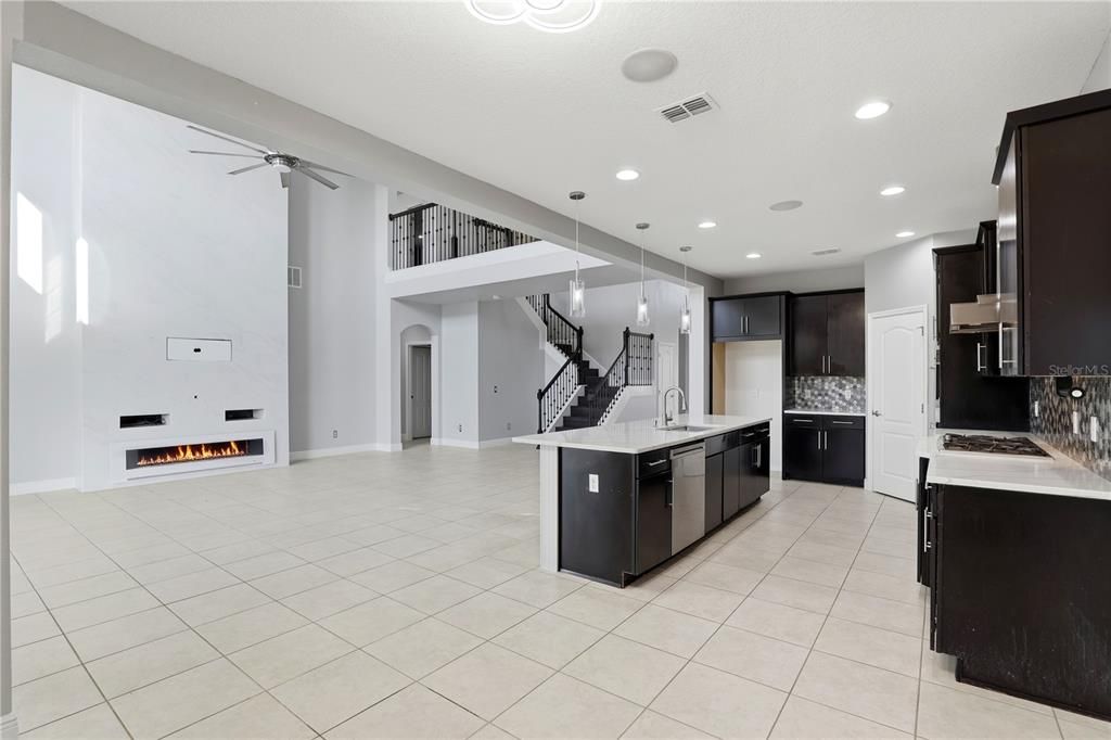 На продажу: $750,000 (4 спален, 3 ванн, 4084 Квадратных фут)