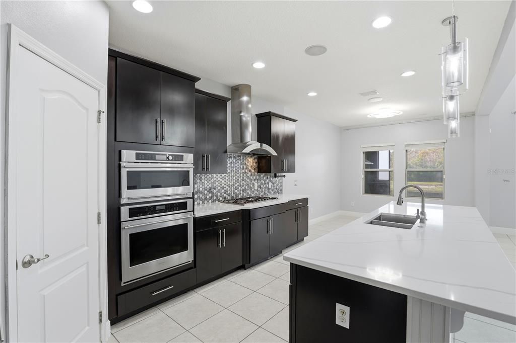 На продажу: $750,000 (4 спален, 3 ванн, 4084 Квадратных фут)