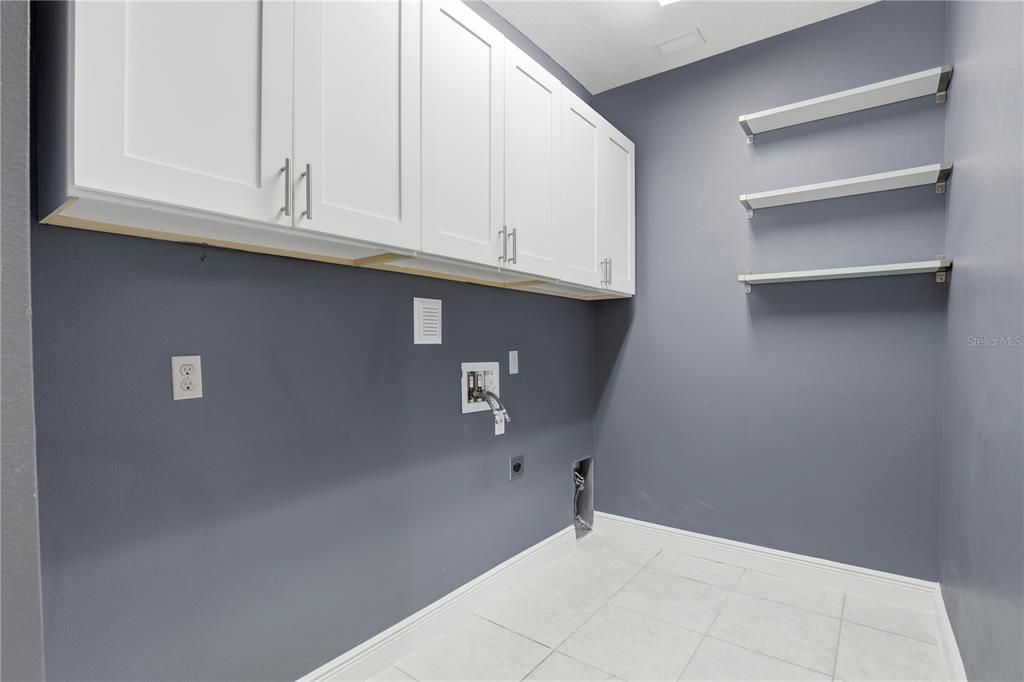 На продажу: $750,000 (4 спален, 3 ванн, 4084 Квадратных фут)