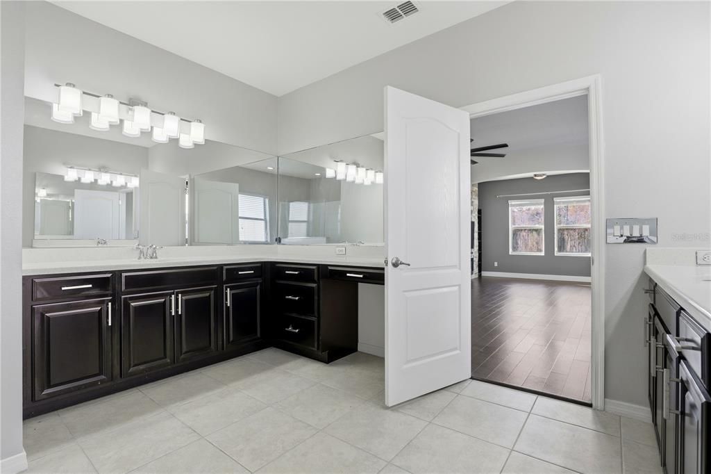 На продажу: $750,000 (4 спален, 3 ванн, 4084 Квадратных фут)