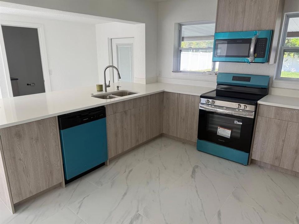 待售: $379,990 (3 贝兹, 1 浴室, 1247 平方英尺)