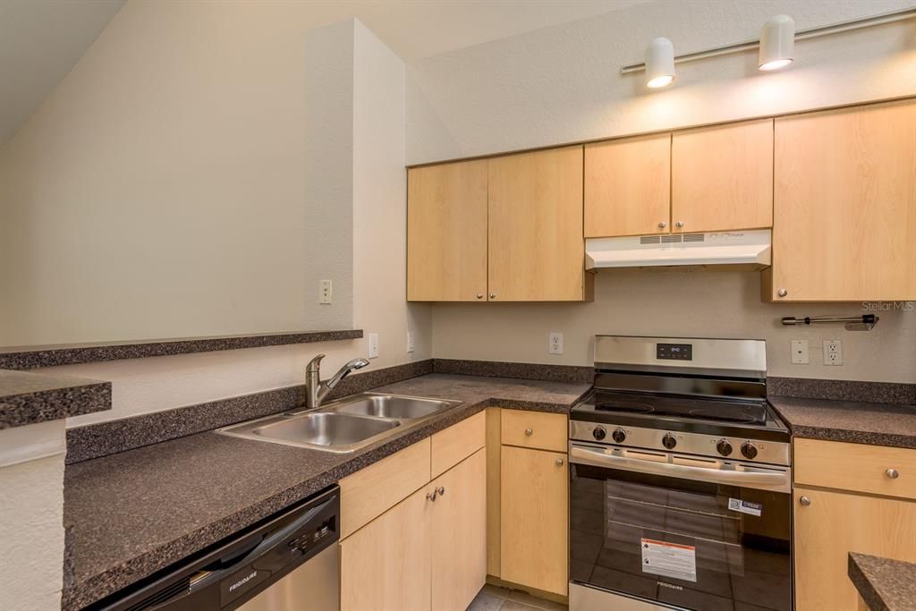 На продажу: $319,000 (3 спален, 2 ванн, 1559 Квадратных фут)