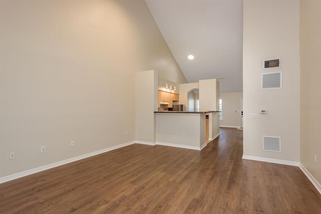 На продажу: $319,000 (3 спален, 2 ванн, 1559 Квадратных фут)