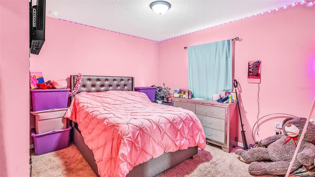 For Sale: $280,000 (4 beds, 2 baths, 1826 Square Feet)