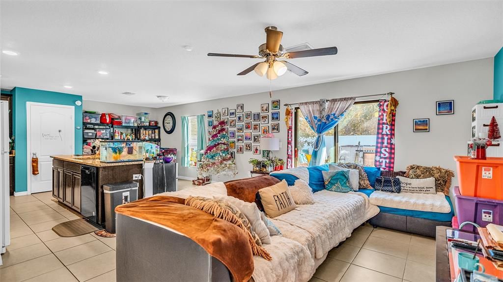 For Sale: $280,000 (4 beds, 2 baths, 1826 Square Feet)