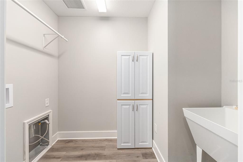 For Sale: $712,000 (3 beds, 2 baths, 1986 Square Feet)